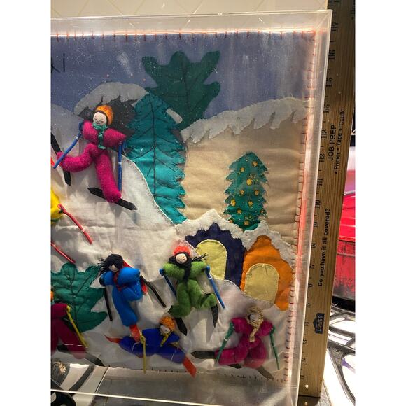 Colorful Felt wool 3D art framed winter skiers scene plexiglass box - Picture 6 of 6